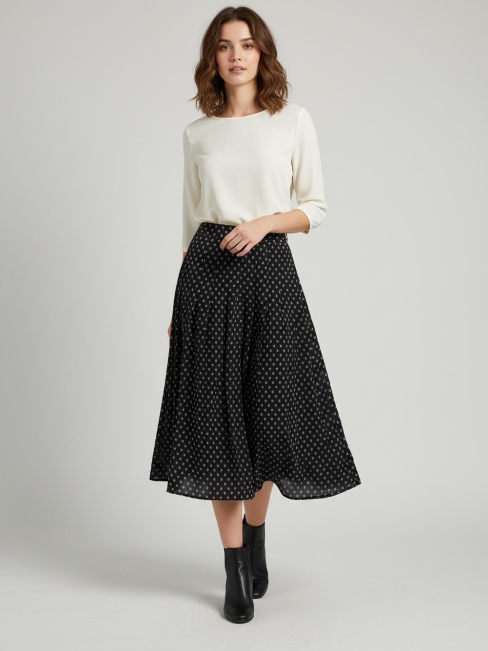 100% silk Nordstrom Black Skirt with pattern - Elegant Flared A-Line Size 4